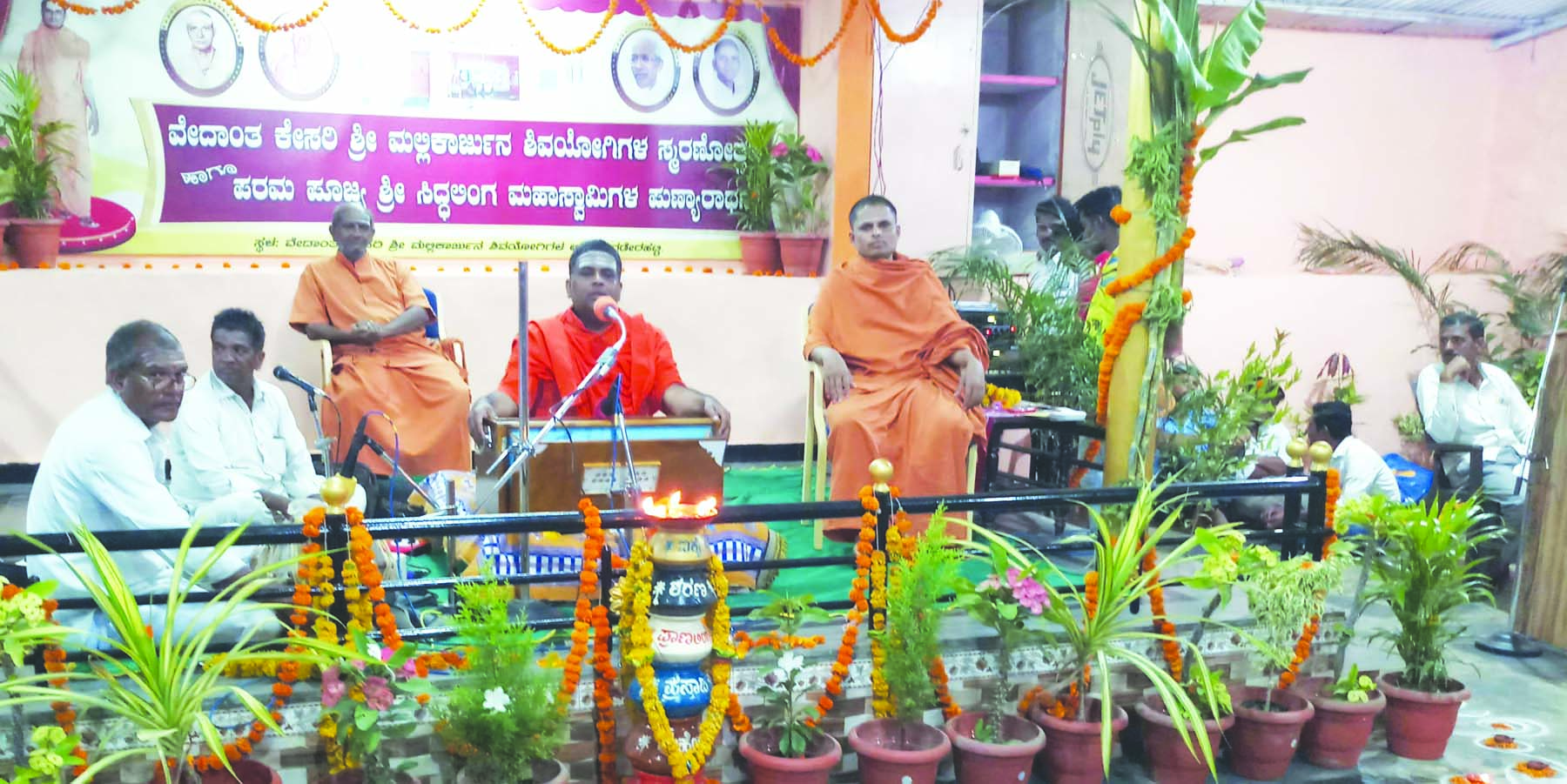 'ಭಕ್ತರು ದೇವಿಯ ಕೃಪೆಗೆ ಪಾತ್ರರಾಗಿ ಜೀವನ ಪಾವನಗೊಳಿಸಿ'