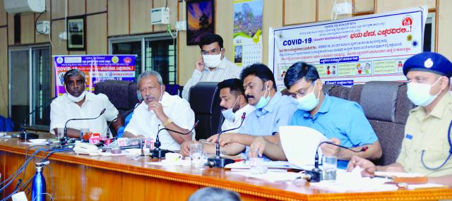 ಗಡಿಭಾಗದ ಮದ್ಯದ ಅಂಗಡಿಗಳು ಬಂದ್ಗೆ ಜಿಲ್ಲಾ ಉಸ್ತುವಾರಿ ಸಚಿವ ಆನಂದಸಿಂಗ್ ಸೂಚನೆ