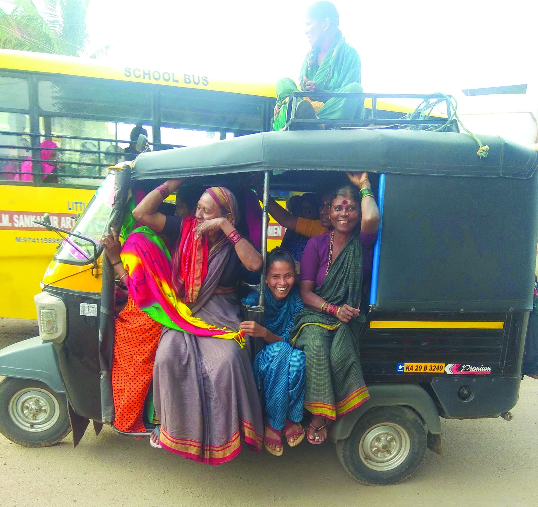 ನಿಯಮಬಾಹೀರ ಸಂಚಾರ ಸಂಚಕಾರ : ಆದರೂ ಇಲ್ಲ ಭಯ