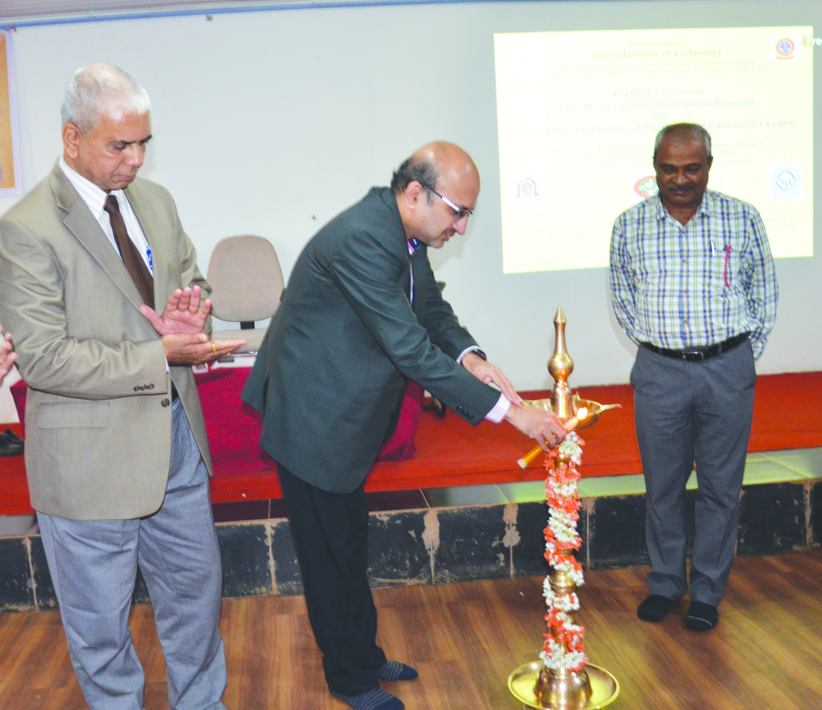 ವಿತಾವಿ ಕುಲಸಚಿವ ಡಾ: ದೇಶಪಾಂಡೆ ಅಭಿಮತ | ಎಫ್ಡಿಪಿ ಕಾಯರ್ಾಗಾರ ಉದ್ಘಾಟನೆ ಫಲಿತಾಂಶ ಆಧಾರಿತ ಶಿಕ್ಷಣ ಪದ್ದತಿ ಅನುಷ್ಠಾನ ಇಂದಿನ ಅವಶ್ಯ
