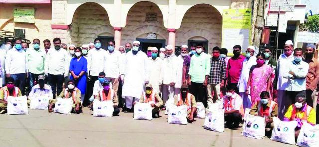 ಲಾಕ್ಡೌನ್ ಸಂತ್ರಸ್ತರಿಗೆ ಆಹಾರ ಕಿಟ್ ವಿತರಣೆ