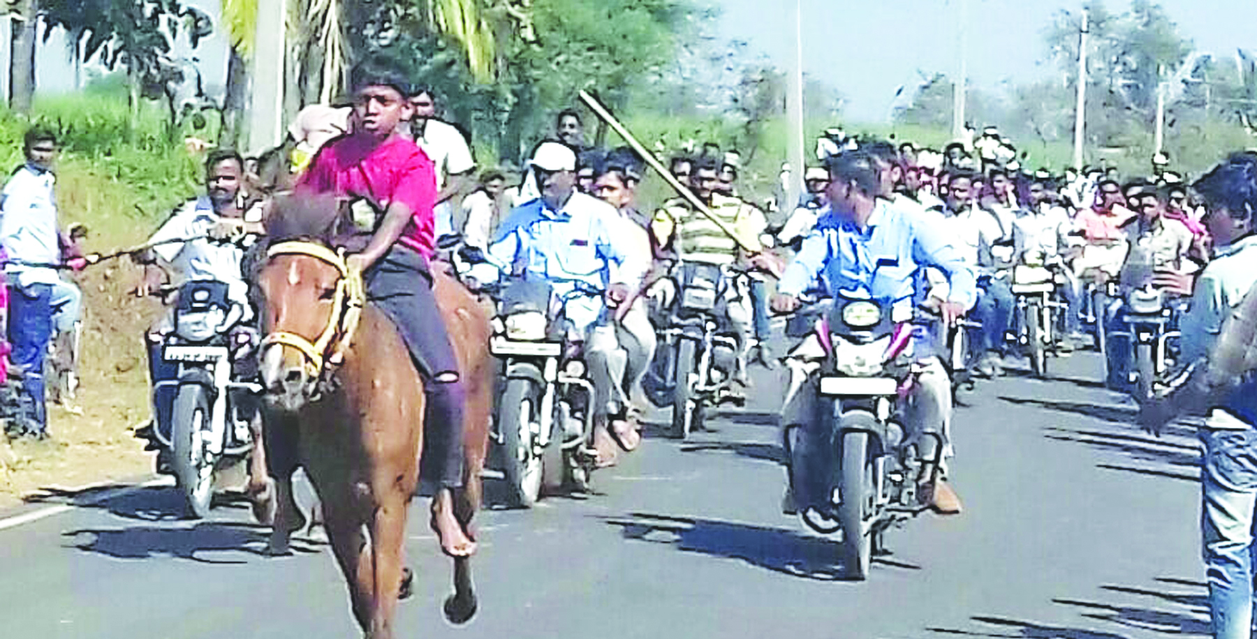 ಕುದುರೆ ಓಡಿಸುವ ಸ್ಪರ್ಧೆಯಲ್ಲಿ ಹಿರೆಕುರಬರ ಪ್ರಥಮ
