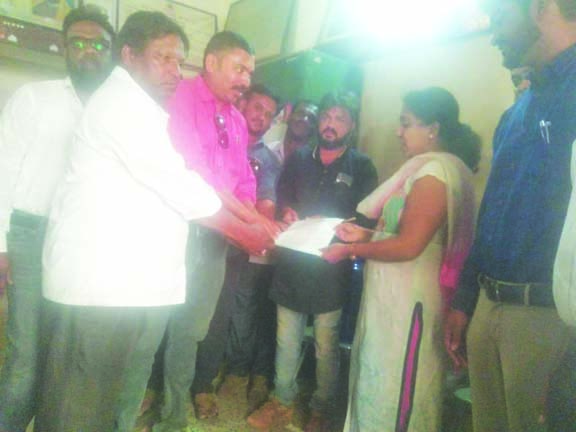 ಅಕ್ರಮ ಮರಳುಗಾರಿಕೆ ತಡೆಗಟ್ಟುವಂತೆ ಆಗ್ರಹಿಸಿ ಮನವಿ