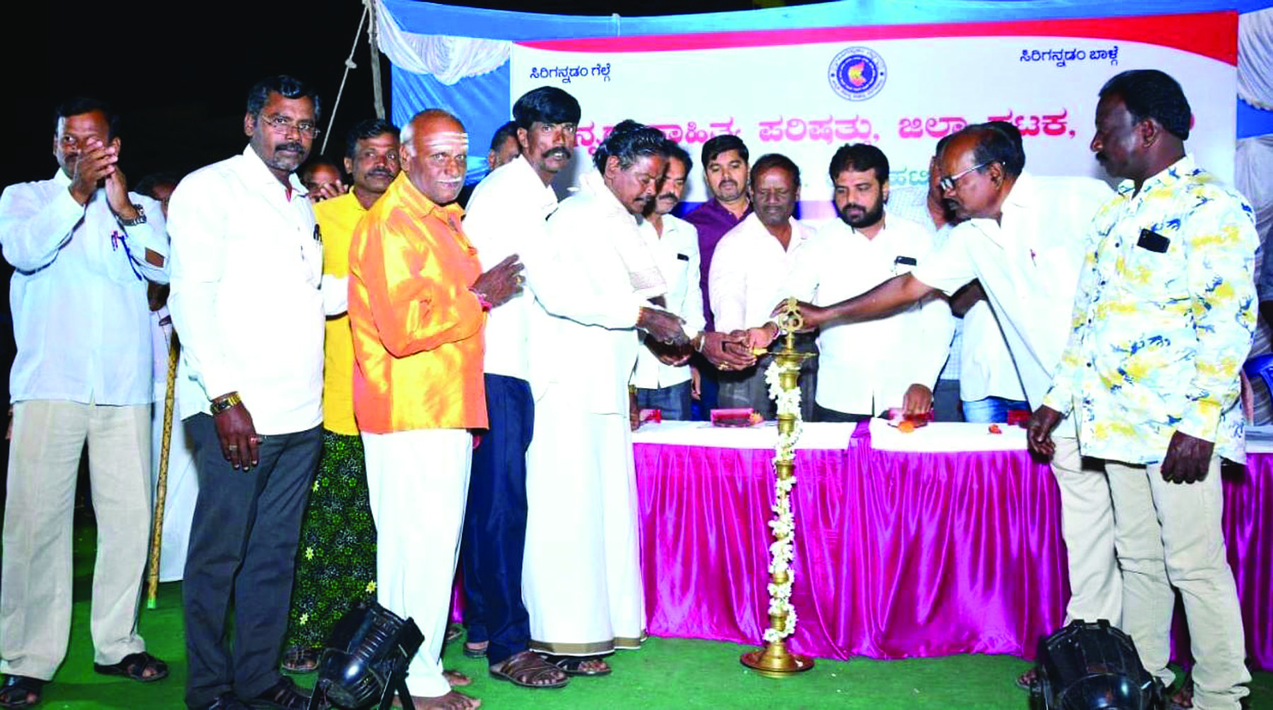 ಕನ್ನಡ ತೇರನೆಳೆಯಲು ಎಲ್ಲರೂ ಮುಂದೆ ಬರಲಿ: ಕನ್ನಡ ಸಾಹಿತ್ಯ ಪರಿಷತ್ತಿನ ಜಿಲ್ಲಾಧ್ಯಕ್ಷ ಕಲ್ಮಠ