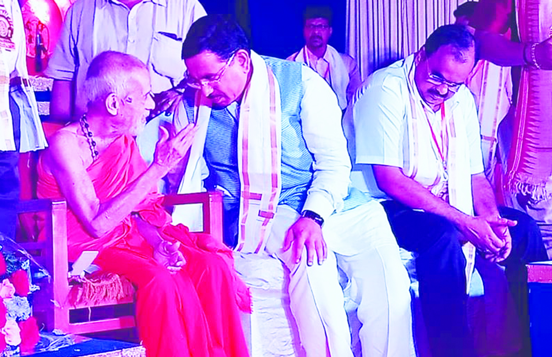 ಪೇಜಾವರ ಶ್ರೀಗಳ ಅಗಲಿಕೆಗೆ ಪ್ರಲ್ಹಾದ ಜೋಶಿ ಕಂಬನಿ 