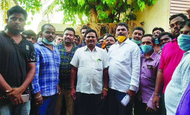 ಸರ್ಕಾರ ಮಲತಾಯಿ ಧೋರಣೆ ಬಿಟ್ಟು ಪ್ಯಾಕೇಜ್ ಘೋಷಿಸಿ