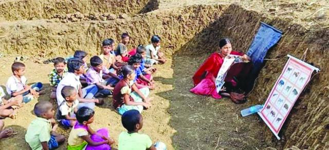 ವಿಕಲಚೇತನ ಯುವತಿಯಿಂದ ಕೂಲಿ ಕಾರ್ಮಿಕರ ಮಕ್ಕಳಿಗೆ ಅಕ್ಷರಾಭ್ಯಾಸ