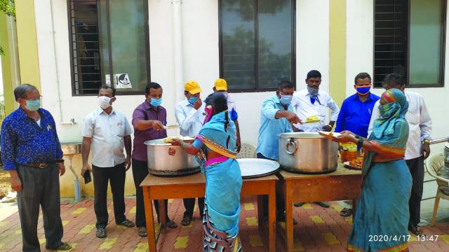 ಶಿಕ್ಷಕರ ಬಳಗದವರಿಂದ ಊಟದ ವ್ಯವಸ್ಥೆ