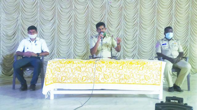 ಯಾರೂ ಹೊರಗೆ ಬಾರದೆ ಆರೋಗ್ಯ ಕಾಪಾಡಿಕೊಳ್ಳಿ: ಪಿಎಸ್ಐ ಶಿರಹಟ್ಟಿ ಕರೆ