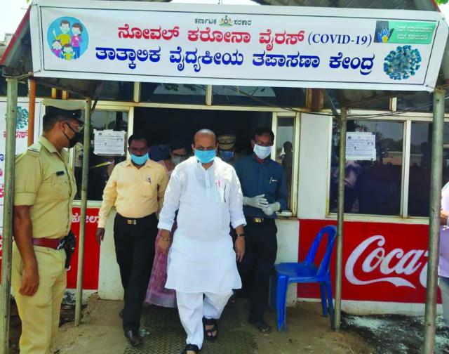 ವೈದ್ಯಕೀಯ ತಪಾಸಣಾ ಕೇಂದ್ರಕ್ಕೆ ಸಚಿವ ಬೊಮ್ಮಾಯಿ ಭೇಟಿ