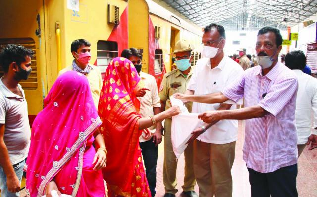 ರೈಲಿನ ಮೂಲಕ ಉತ್ತರಪ್ರದೇಶದತ್ತ 2904 ವಲಸಿಗರು