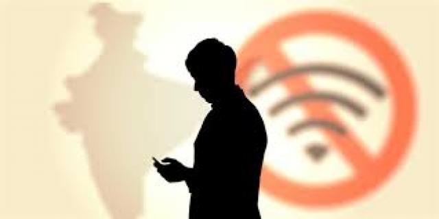 ಶ್ರೀನಗರದಲ್ಲಿ ಉಗ್ರರು- ಭದ್ರತಾಪಡೆಗಳ ನಡುವೆ ಗುಂಡಿನ ಚಕಮಕಿ: ಮೊಬೈಲ್‍ ಇಂಟರ್‍ ನೆಟ್‍ ಸ್ಥಗಿತ