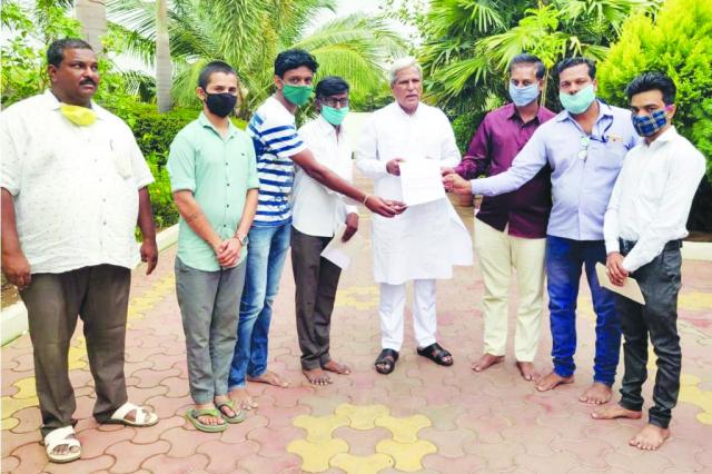 ಛಾಯಾಗ್ರಾಹಕರಿಂದ ಆಥರ್ಿಕ ಸಹಾಯಕ್ಕಾಗಿ ಮನವಿ