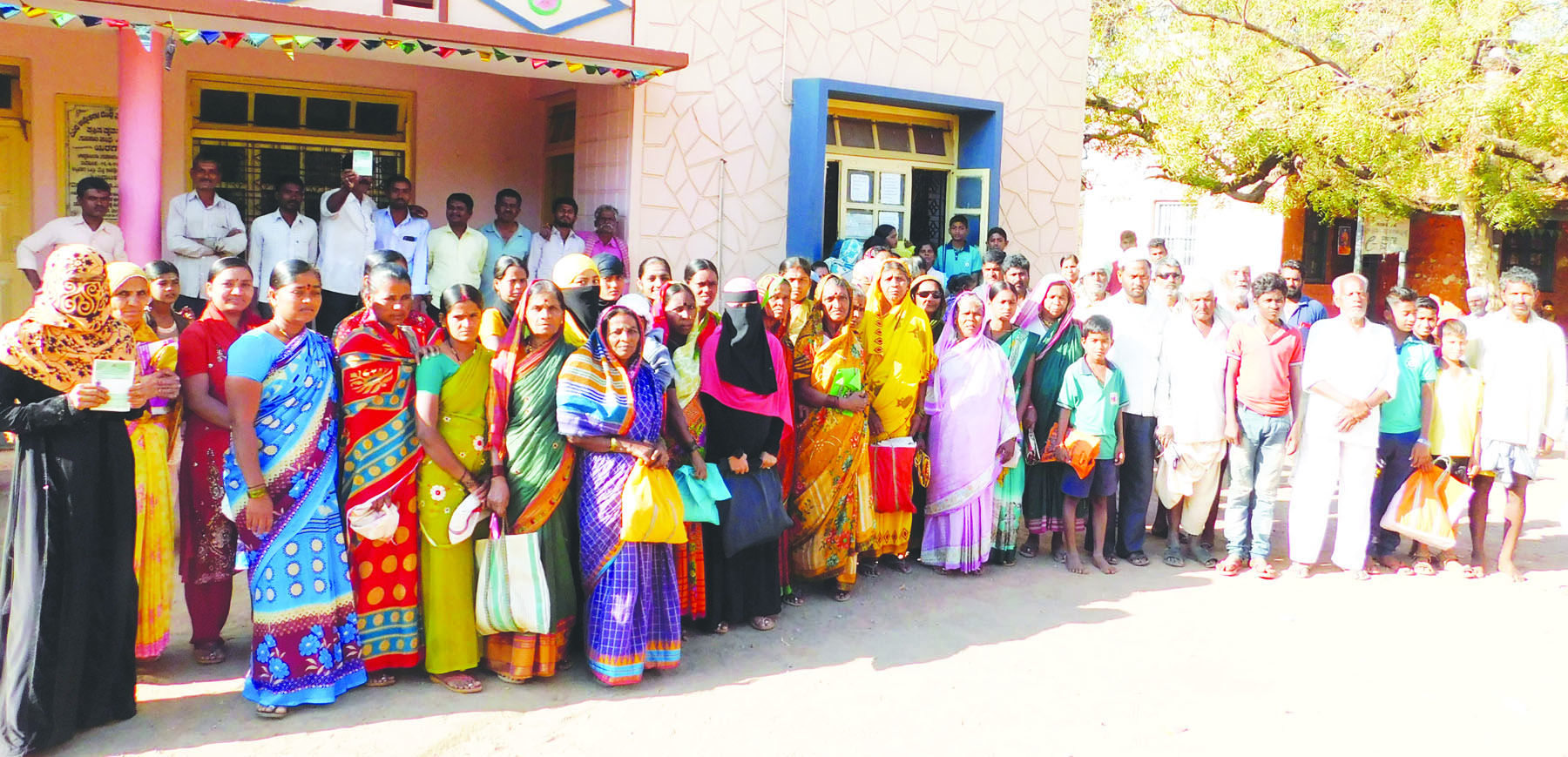 ಅನ್ನಭಾಗ್ಯ ಅಕ್ಕಿಗಾಗಿ ಸಾರ್ವಜನಿಕರ ಪರದಾಟ