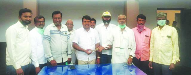 ದೋಣಿ ದುರಂತದಲ್ಲಿ ಮಡಿದ ಸಂತ್ರಸ್ತರ ಕುಟುಂಬಕ್ಕೆ ಗೃಹ ಸಚಿವರಿಂದ ಪರಿಹಾರ ವಿತರಣೆ 