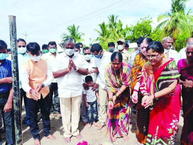 ರಸ್ತೆ ಕಾಮಗಾರಿಗೆ ಶಾಸಕ ರೆಡ್ಡಿ ಭೂಮಿ ಪೂಜೆ