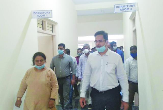 ವಿವಿಧ ಆಸ್ಪತ್ರೆಗಳಿಗೆ ಜಿಲ್ಲಾಧಿಕಾರಿ ಭೇಟಿ, ಪರಿಶೀಲನೆ