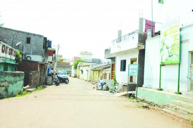 ಶಿರಗುಪ್ಪಿ ಗ್ರಾಮ ಲಾಕ್ಡೌನ್: ರಸ್ತೆ ಬಿಕೋ 