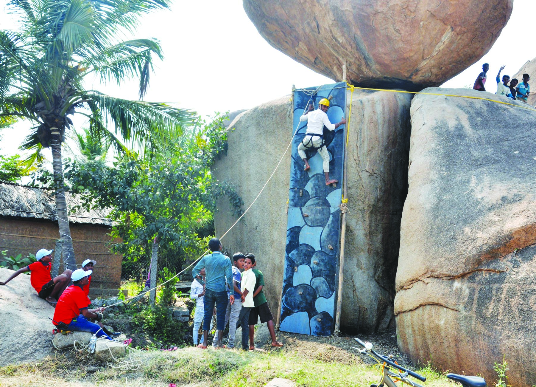 ಆನೆಗೊಂದಿ ಉತ್ಸವ : ಸಾಹಸ ರಾಕ್ ಕ್ಲೈಮಿಂಗ್ ಪ್ರದರ್ಶನ