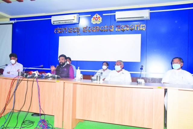 ಸಮಾಜ ಕಟ್ಟುವದಕ್ಕಾಗಿ ಒಗ್ಗೂಡಿ ಕೆಲಸ ಮಾಡಿ: ಶ್ರೀರಾಮುಲು