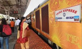 ತೇಜಸ್  ಎಕ್ಸ್ ಪ್ರೆಸ್  ರೈಲಿಗೆ   ಪಿಯೂಷ್ ಗೋಯಲ್  ಹಸಿರು ನಿಶಾನೆ
