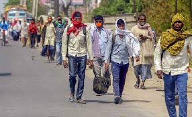  ಪೊಲೀಸರೊಂದಿಗೆ   ಘರ್ಷಣೆಗಿಳಿದ ವಲಸೆ ಕಾರ್ಮಿಕರು:   ಲಾಠಿ ಪ್ರಹಾರ, ಮೂವರ ಬಂಧನ