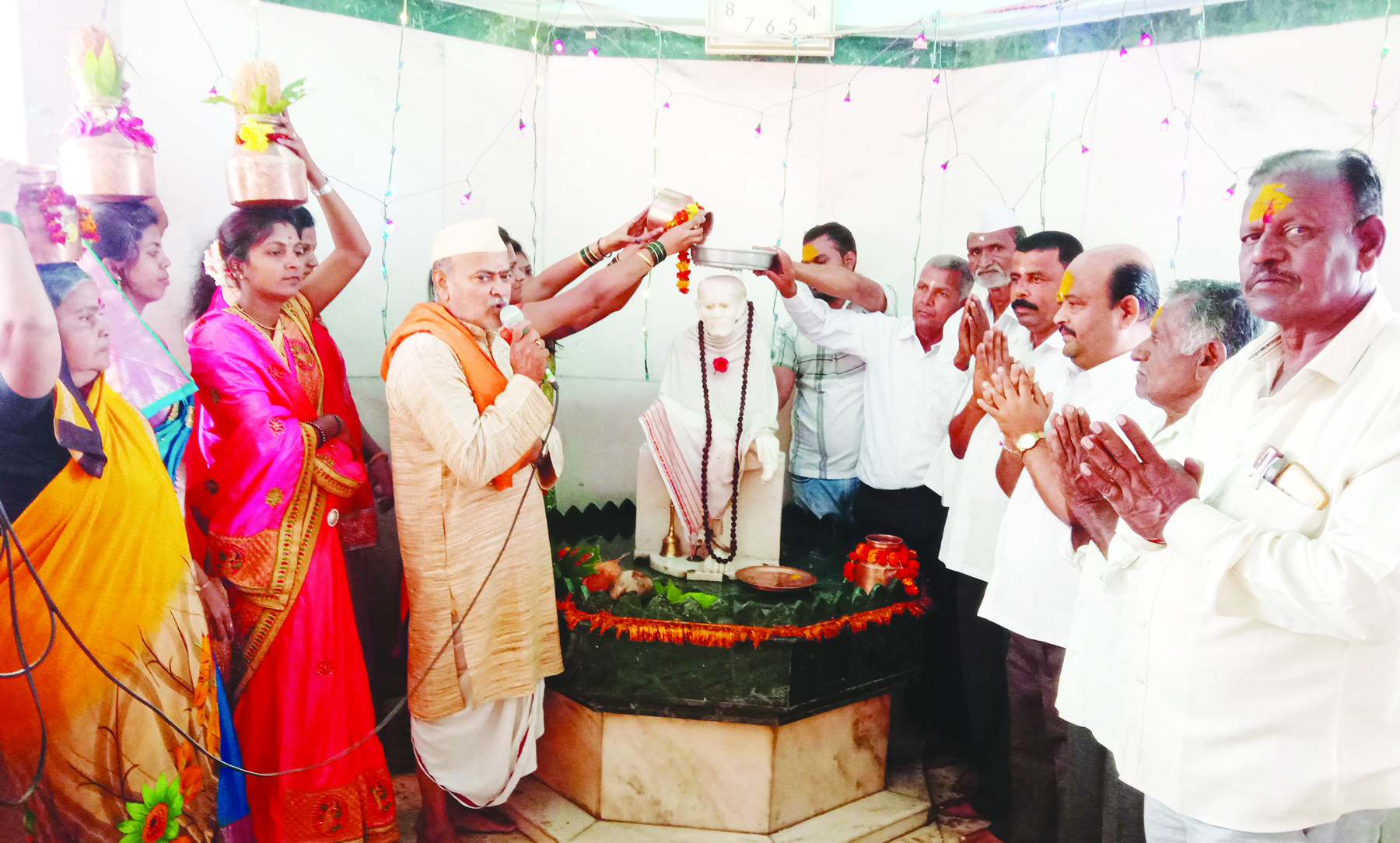 ಸಾಯಿಬಾಬಾ ಮೂರ್ತಿಗೆ ಜಲಾಭಿಷೇಕ