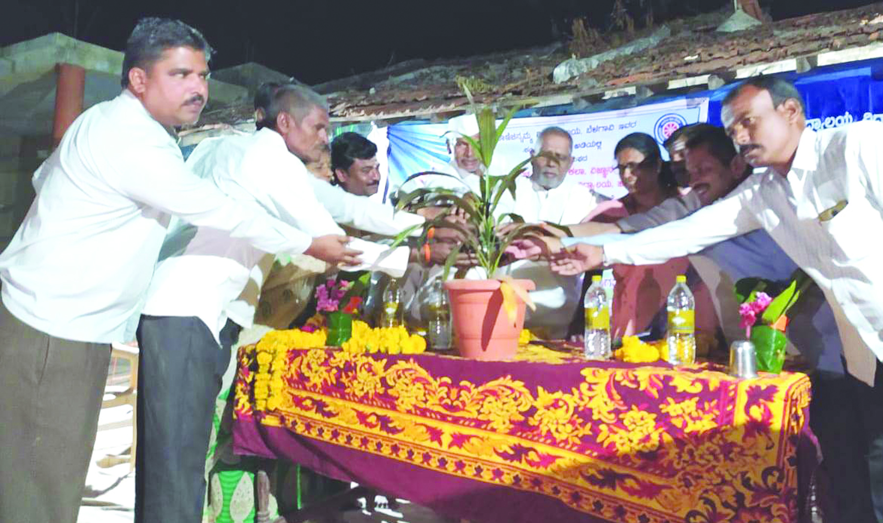 ಪ್ರತಿಪಲಾಪೇಕ್ಷೆ ಇಲ್ಲದೆ ನಿಷ್ಠೆಯಿಂದ ದುಡಿಯುವುದೇ ನಿಜವಾದ ಸೇವೆ: ಹೊಸಮನಿ
