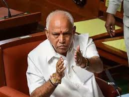 ಬಜೆಟ್ ಪ್ರತಿಗೆ ಪೂಜೆ ಸಲ್ಲಿಸಿದ ಮುಖ್ಯಮಂತ್ರಿ: ಆಯವ್ಯಯ ಮಂಡನೆಗೂ ಮುನ್ನ ದೇವಸ್ಥಾನದಲ್ಲಿ ಪೂಜೆ