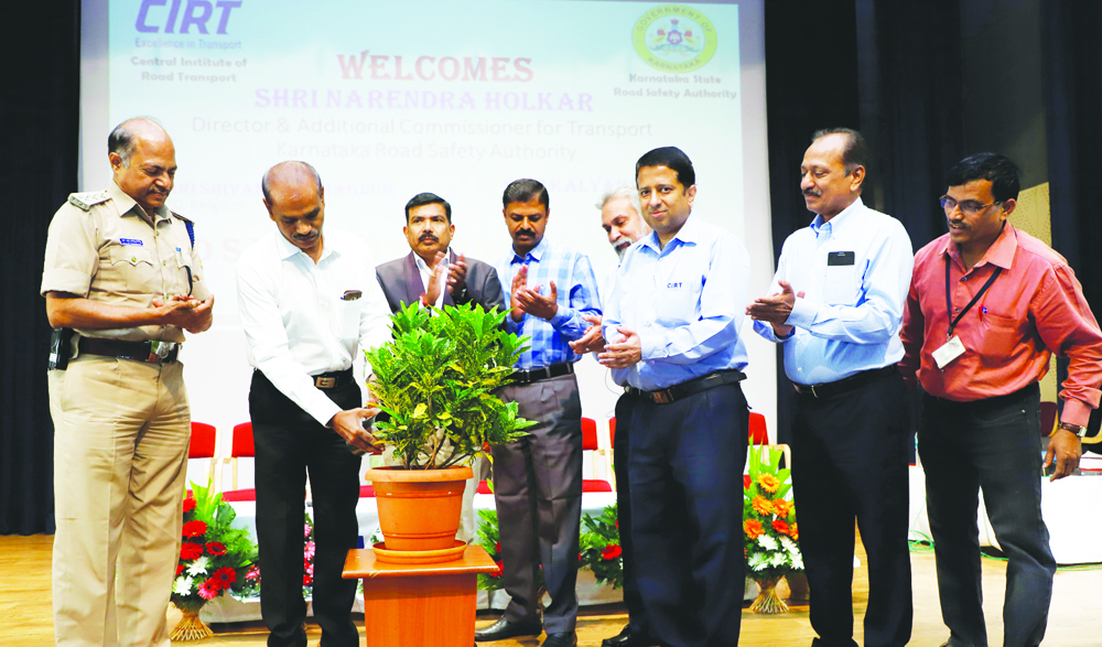 ಮೋಟಾರು ವಾಹನ ಕಾಯ್ದೆ, ನಿಯಮಗಳ ಕಾರ್ಯಗಾರ  ಅಪಘಾತಗಳಾದಾಗ ನೆರವಾಗಬೇಕಿದೆ: ನರೇಂದ್ರ ಸಲಹೆ