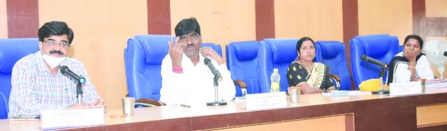 ಜನರಿಗೆ ಸಮರ್ಪಕ ಮಾಹಿತಿ ನೀಡಿ, ಕಚೇರಿಗೆ ಬಂದಾಗ ತಾಳ್ಮೆಯಿಂದ ಉತ್ತರಿಸಿ 