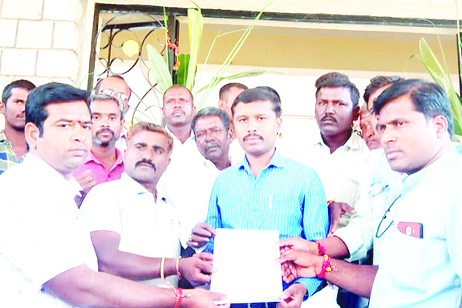 ಹೊಸಪೇಟೆ: ಅನಧಿಕೃತ ಮಸೀದಿ ನಿರ್ಮಾಣ ಕಾಮಗಾರಿ ಸ್ಥಗಿತಕ್ಕೆ ಮನವಿ 