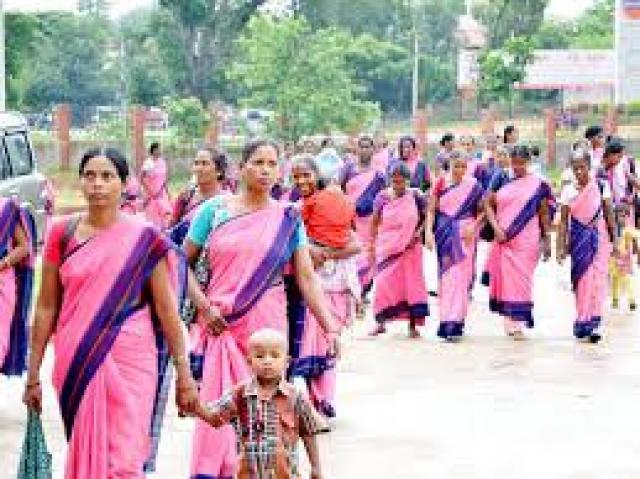ಅಂಗನವಾಡಿ ಕಾರ್ಯಕರ್ತೆಯರಿಂದ ಬೆಂಗಳೂರು ಚಲೋ: ಫ್ರೀಡಂ ಪಾರ್ಕ್‌ನಲ್ಲಿ ಸಮಾವೇಶ