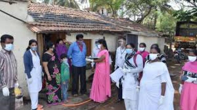  ಪ್ರೋತ್ಸಾಹ ಧನ ಬಿಡುಗಡೆ ಮಾಡಬೇಕೆಂದು ಆಶಾ ಕಾರ್ಯಕತರ್ೆಯರು ಬಿದಿಗಿಳಿದು ಪ್ರತಿಭಟನೆ