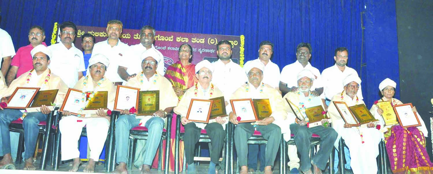 ಬಳ್ಳಾರಿ: ಹುಲಿಕುಂಟೆ ಪ್ರಶಸ್ತಿ ಪ್ರದಾನ ಕಾರ್ಯಕ್ರಮ