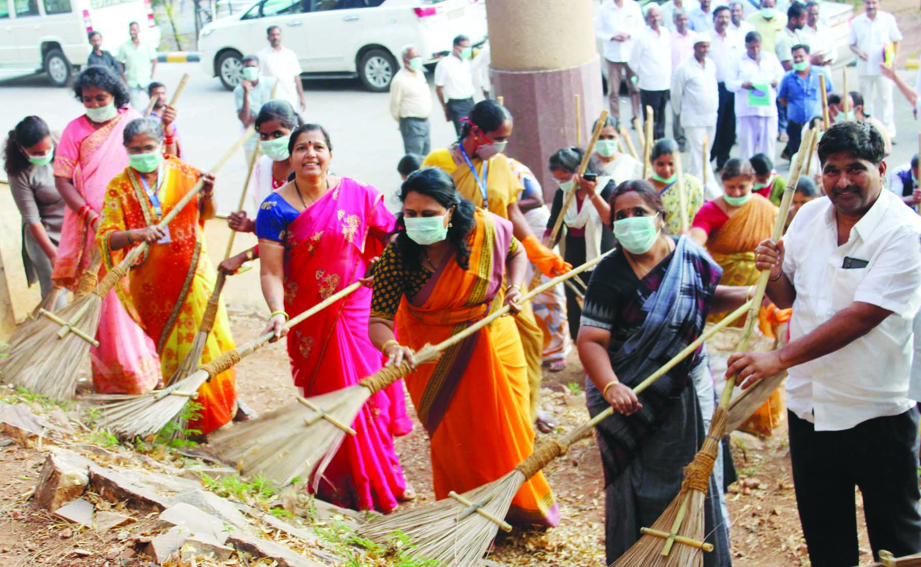 ಸ್ವಚ್ಛತಾ  ಅಭಿಯಾನ   ಅಧಿಕಾರಿ, ಸಿಬ್ಬಂದಿಗಳು ಭಾಗಿ 