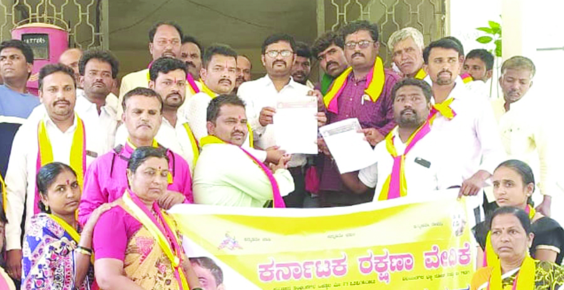 ಮೆಕ್ಕೆಜೋಳ ಖರೀದಿ ಕೇಂದ್ರ ಪ್ರಾರಂಭಿಸುವಂತೆ ರೈತರಿಂದ ಸರಕಾರಕ್ಕೆ ಮನವಿ