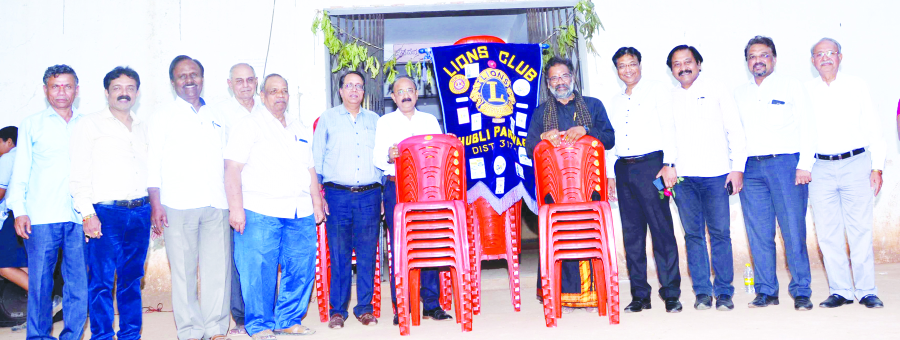 ಶಾಲೆಗಳಿಗೆ ಎಸ್.ವಿ.ಪ್ರಸಾದ 200 ಕುರ್ಚಿ  ದೇಣಿಗೆ