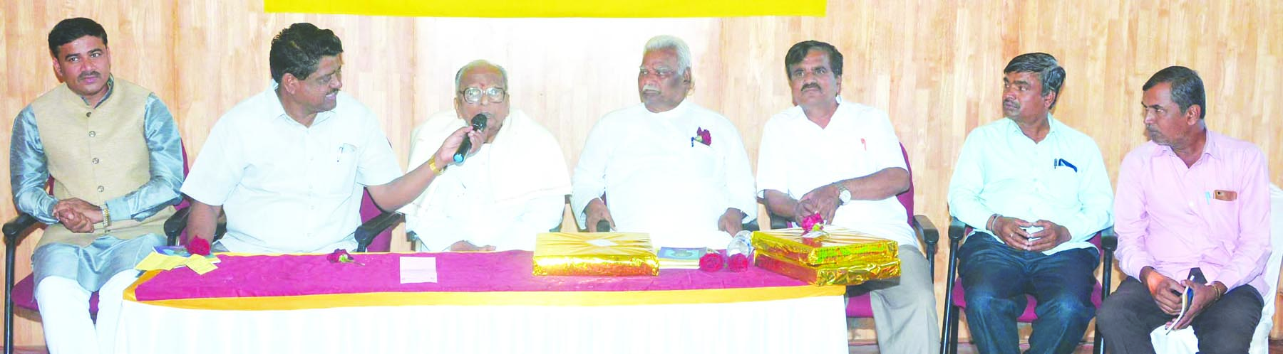 ಬಾಲ್ಯದಿಂದಲೆ ಆದರ್ಶ ಗುಣ ಕಲಿಯಬೇಕು : ಪಾಪು