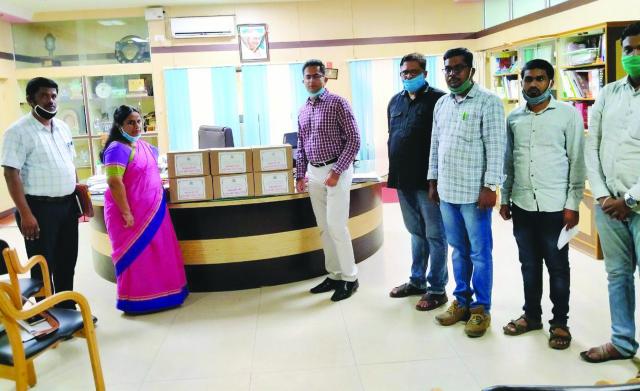 ಆಹಾರ ಪದಾರ್ಥ ಜಿಲ್ಲಾಡಳಿತಕ್ಕೆ ಹಸ್ತಾಂತರ