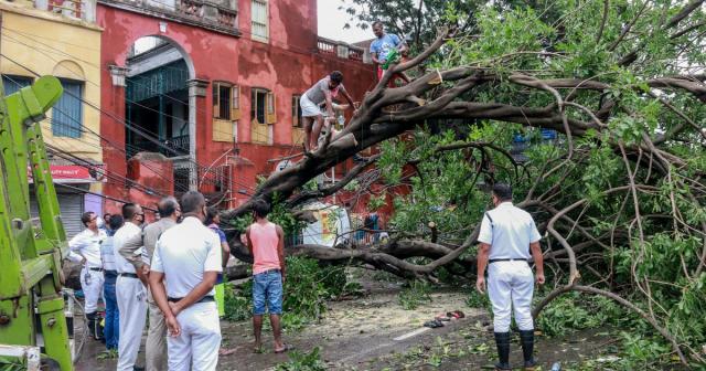 ಅಂಫಾನ್ ಚಂಡಮಾರುತ ಪೀಡಿತ ಬಂಗಾಳಕ್ಕೆ 1,000 ಕೋಟಿ, ಒಡಿಶಾಗೆ 500 ಕೋಟಿ ರೂ. ಕೇಂದ್ರ ನೆರವು