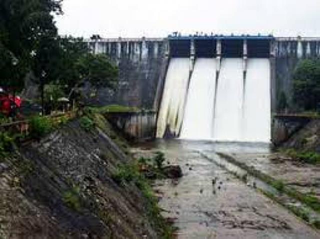  ಧಾರಾಕಾರ ಮಳೆ,  ಅರುವಿಕ್ಕರ ಅಣೆಕಟ್ಟಿನಿಂದ ನೀರು ಹೊರಕ್ಕೆ