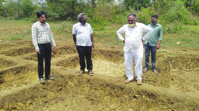 ಏರೇಕಟ್ಟೆ ಕೆರೆ ಅಭಿವೃದ್ಧಿ ಕಾಮಗಾರಿಗೆ ಶಾಸಕ ವಿರೂಪಾಕ್ಷಪ್ಪ ಪರಿಶೀಲನೆ