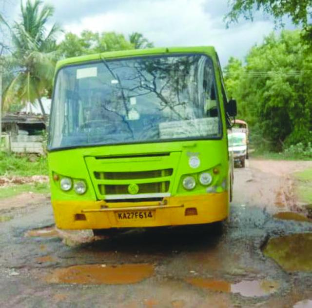 ಹದಗೆಟ್ಟ ರಸ್ತೆಗಳು, ಸಂಕಷ್ಟದಲ್ಲಿ ವಾಹನ ಸವಾರರು
