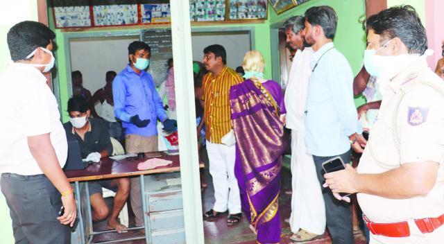 ಉರ್ದು ಶಾಲೆಯಲ್ಲಿ ಸಮವಸ್ತ್ರ ವಿತರಣೆ