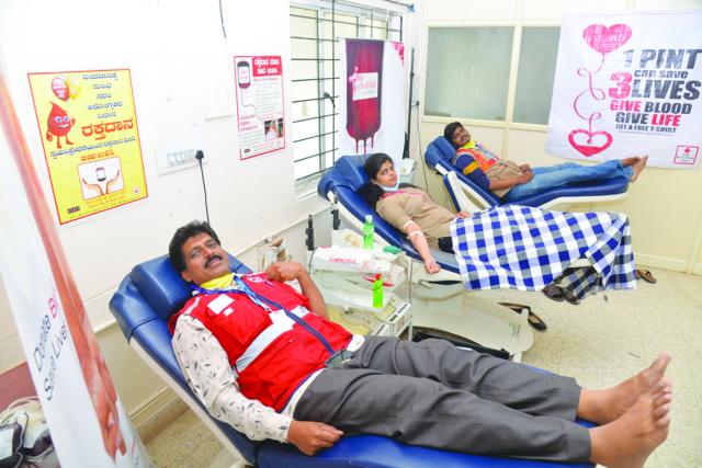 ವಿಮ್ಸ್ನಲ್ಲಿ ಸ್ವಯಂ ಪ್ರೇರಿತ ರಕ್ತದಾನ ಶಿಬಿರ