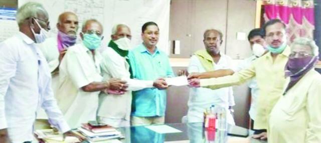 ಸಿಎಂ ಪರಿಹಾರ ನಿಧಿಗೆ ಗಣಿ ಸಂಘದಿಂದ 2.5 ಲಕ್ಷ ದೇಣಿಗೆ