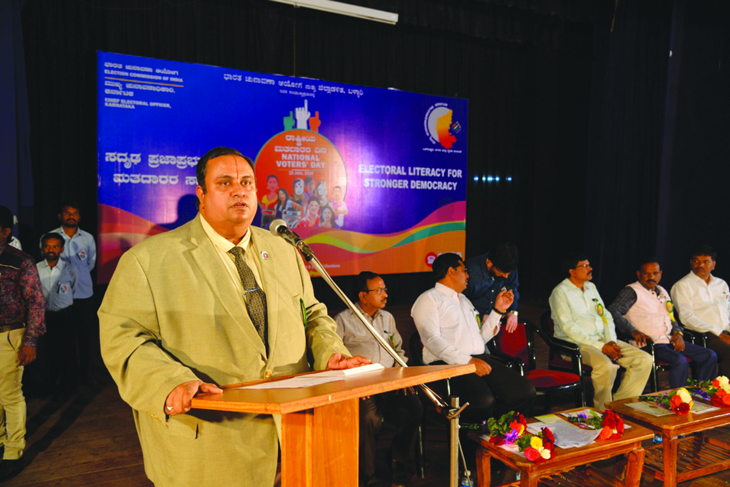 ಬಳ್ಳಾರಿ: ಮತಚಲಾಯಿಸಿ ಪ್ರಜಾಪ್ರಭುತ್ವ ಬಲಪಡಿಸಿ: ನ್ಯಾ.ಅರ್ಜುನ್
