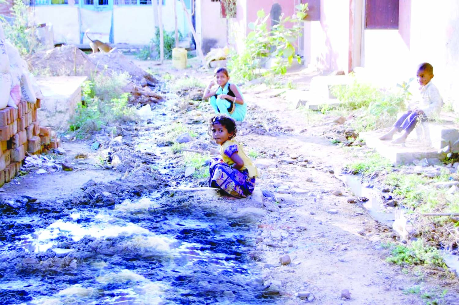 ಹರಪನಹಳ್ಳಿ: ತೀರ ಹದಗೆಟ್ಟ ರಸ್ತೆ ಗ್ರಾರಮಸ್ಥರಿಗೆ ತೊಂದರೆ