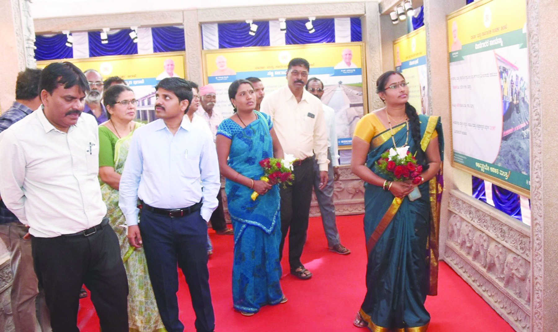 ಸಕರ್ಾರದ ವಿವಿಧ ಯೋಜನೆಗಳ ಛಾಯಾಚಿತ್ರ ಪ್ರದರ್ಶನಕ್ಕೆ ತಾ.ಪಂ.ಅಧ್ಯಕ್ಷರಿಂದ ಚಾಲನೆ